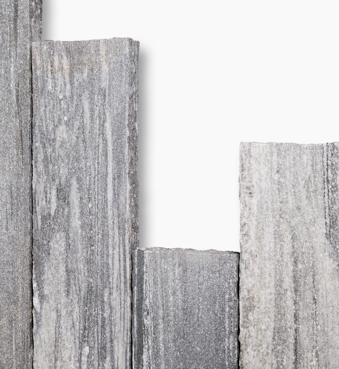 Naturstein Palisaden BIASCA LINEA 8x25 silbergrau-liniert