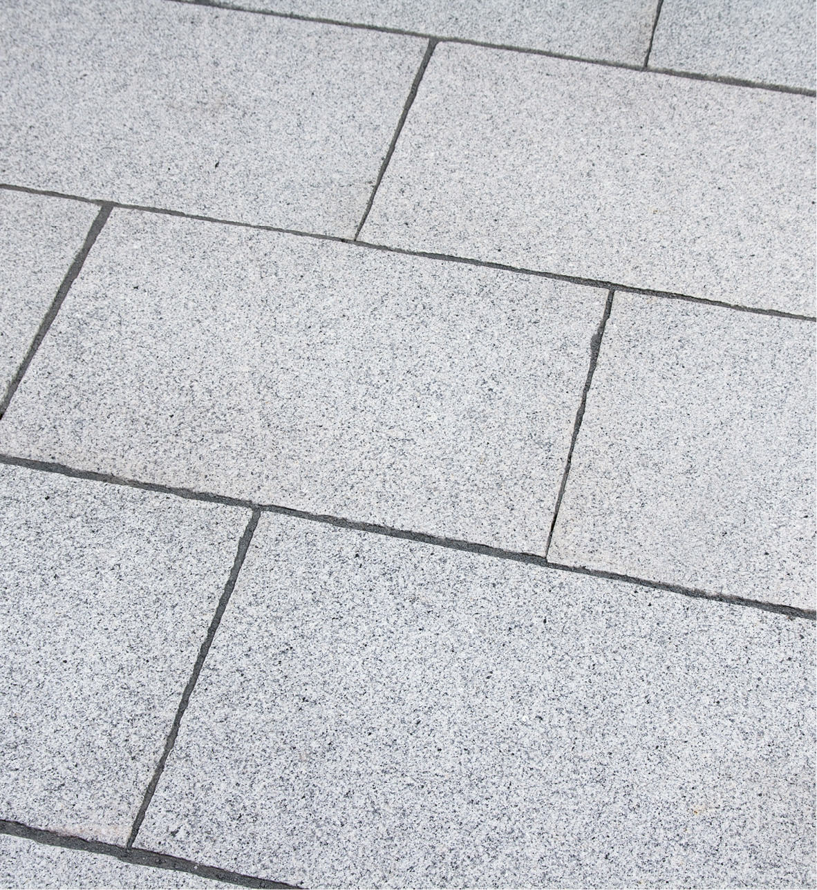 Naturstein Pflasterplatten BRAVO AMBIENTE -gestockt- Granit