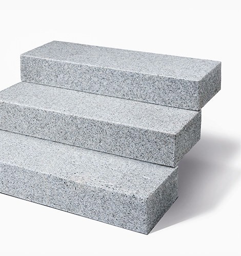 Natursteine Blockstufen BRAVO EXACTA+ -geflammt- Granit edelgrau
